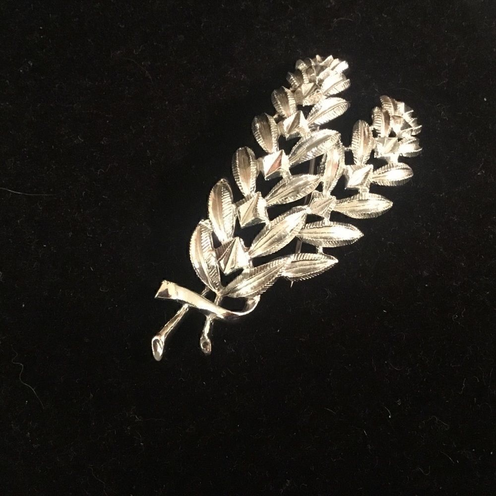 Silvertone Feather Pin  - Picture 3 of 6